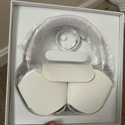 Silver AirPod Max 