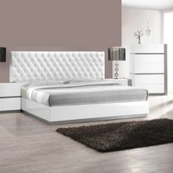Queen Size Modern Bedroom Set 