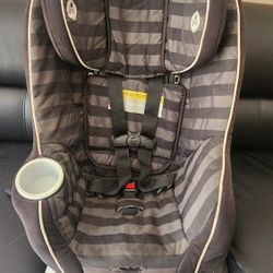 Carseat Graco, reclines and extends. 
