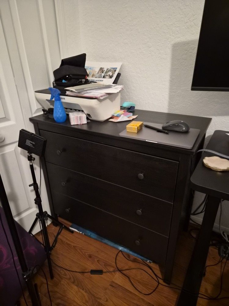 Black 3-Drawer Dresser – Modern and Sturdy Design