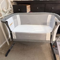 Baby Delight Bedside Sleeper Bassinet 