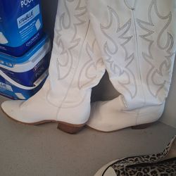 Women cowgirl boots