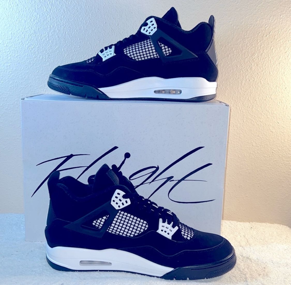 Air Jordan 4 Retro White Thunder Size 13. NEVER WORN