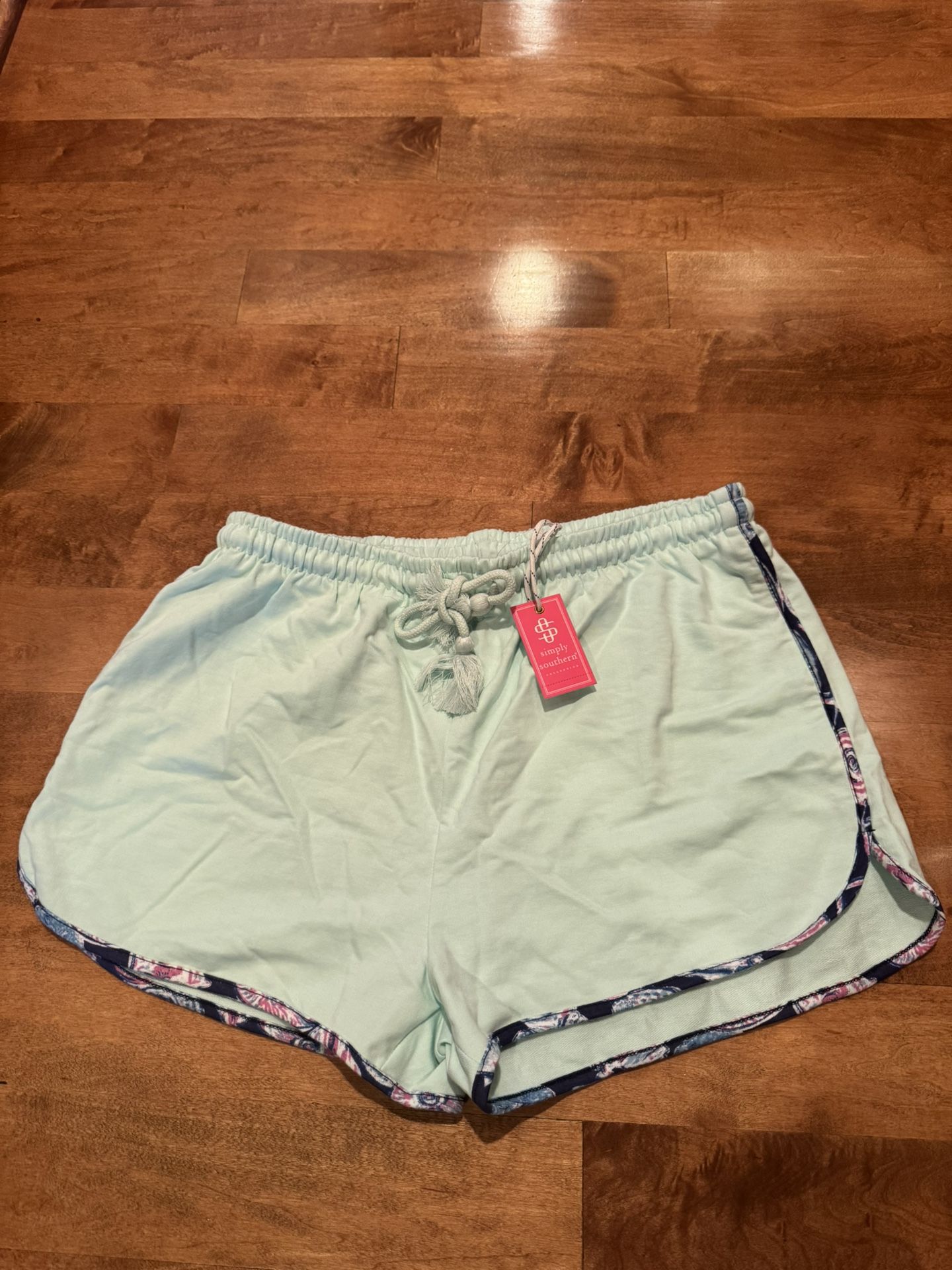 Woman’s new with tag simply southern shorts shipping available