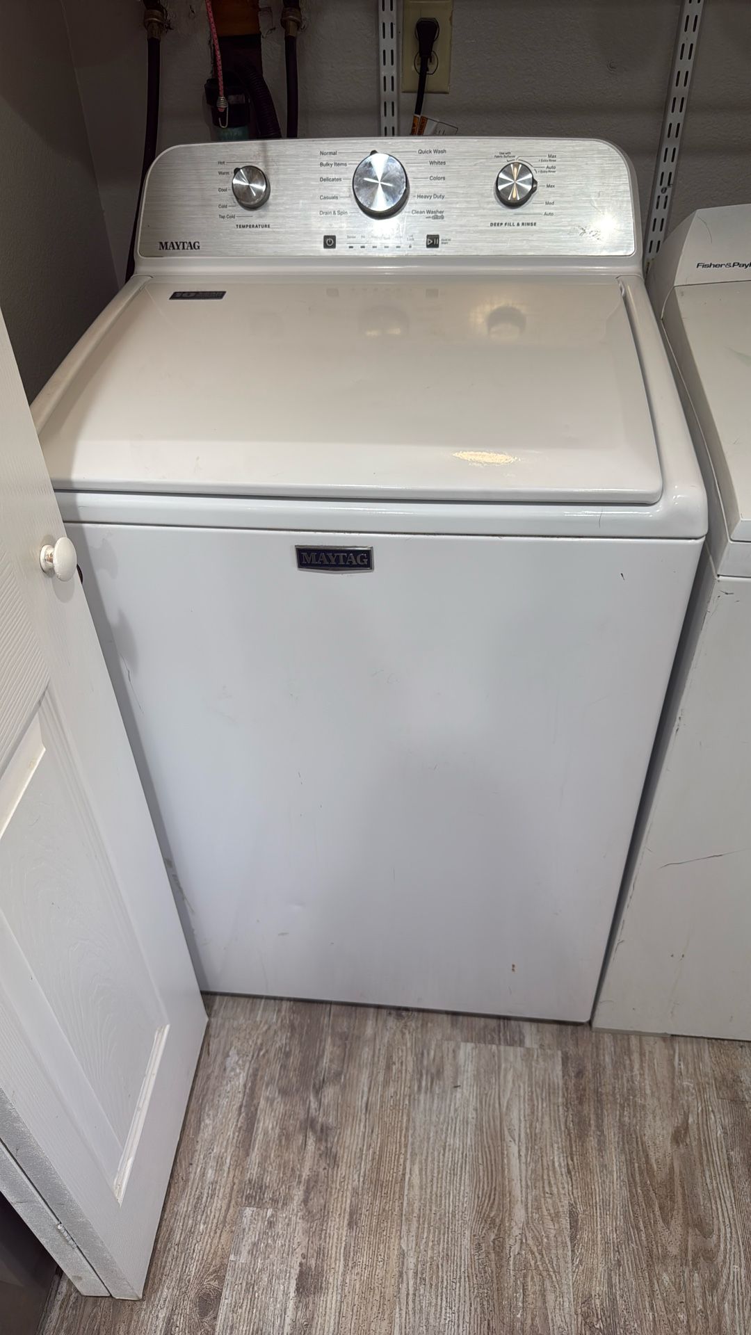 Maytag top load washer 4.5 Ft.³ With Power, Agitator, And Deep Fill Option