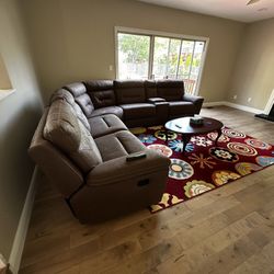 Costco Large Reclining Sectional Sofa with Console – Excellent Condition