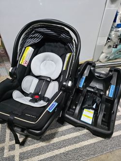 Infant Car seat with extra base