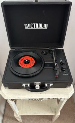 Victrola Journey Bluetooth Suitcase Record Player - Works Great!