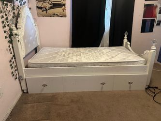 Twin bed w/ trundle & matching dresser