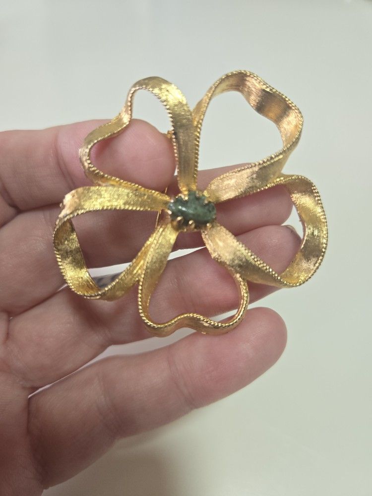 Vintage Gold Tone With Green Stone Brooch