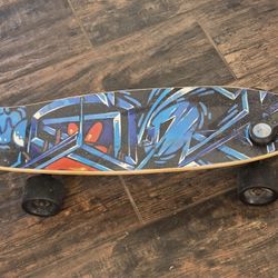 Electric Skateboard w/ Remote – 350W • 12.4 MPH • 8-Mile Range