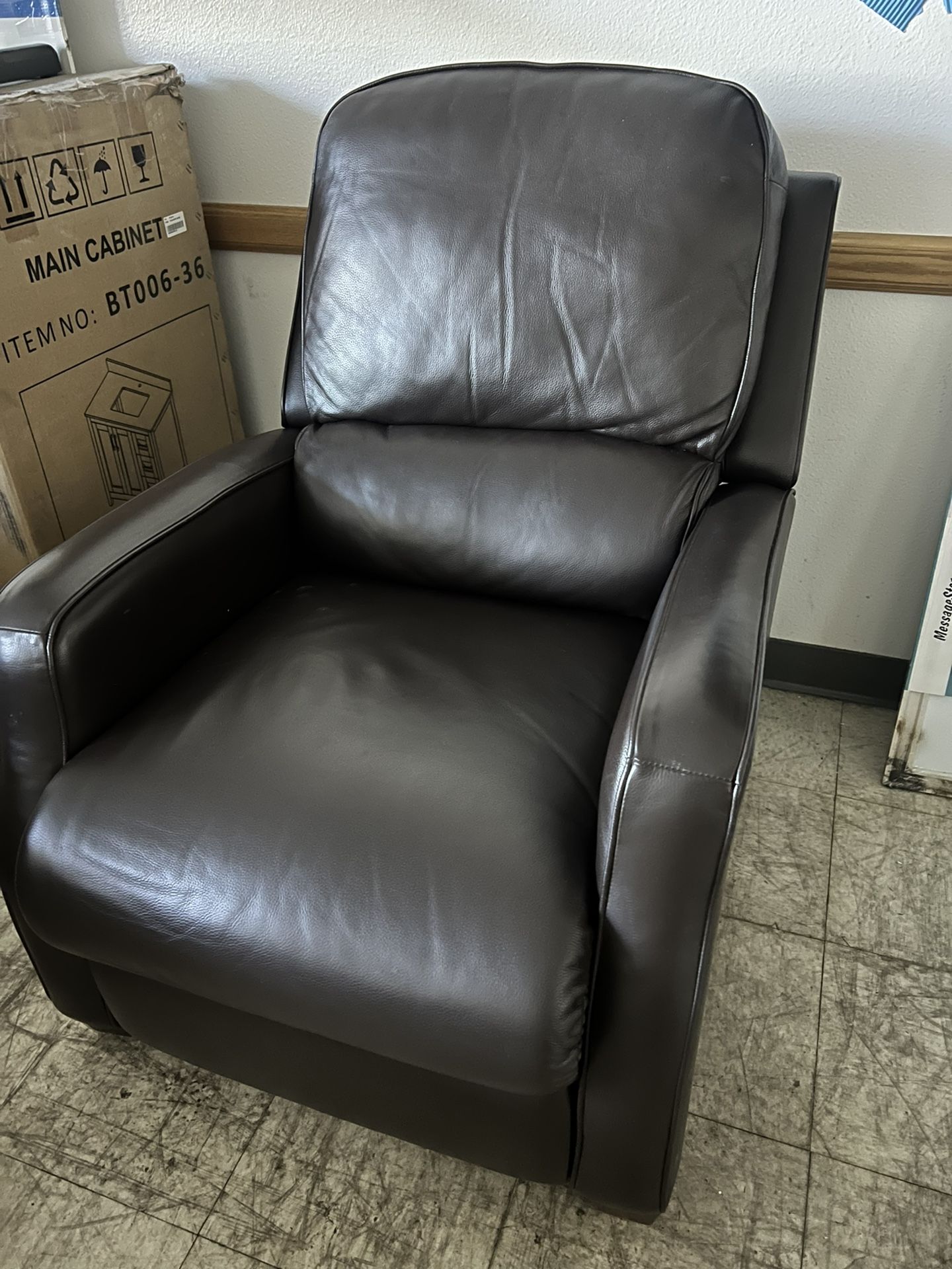 Brown Leather Push Back Recliner Chair $50ππππ