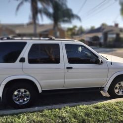 Nissan Pathfinder 2WD 