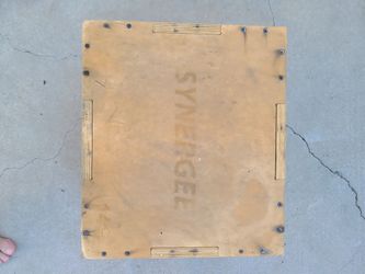 Plyometric jump box