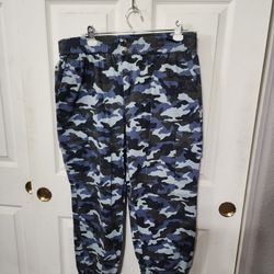 9 pieces assorted womans, clothing. See desc.