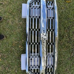 16-18 Chevy Silverado Grille OEM