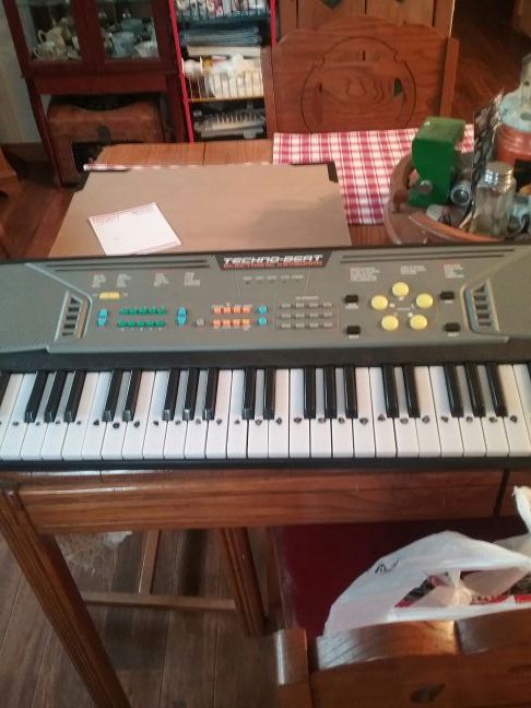 Beginners keyboard, works great, in good shape