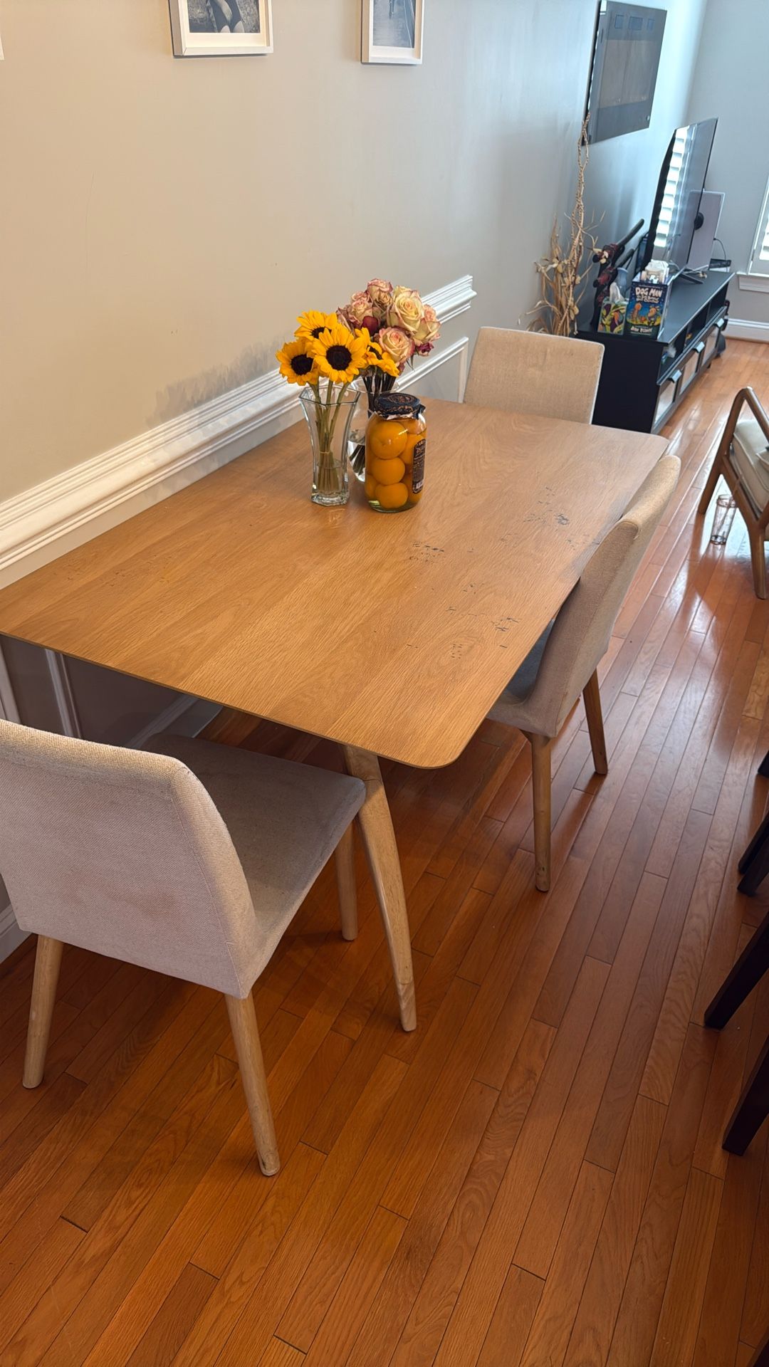 Table And Chairs For 80