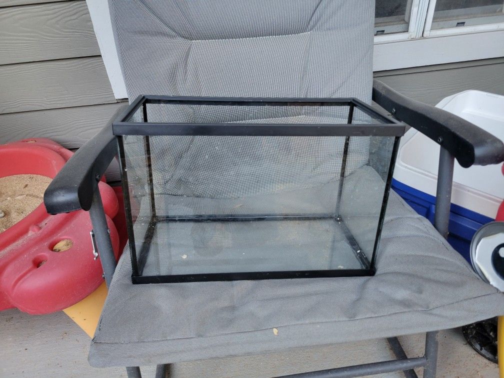 10 & 3 Gallon Fish Tanks + Accessories