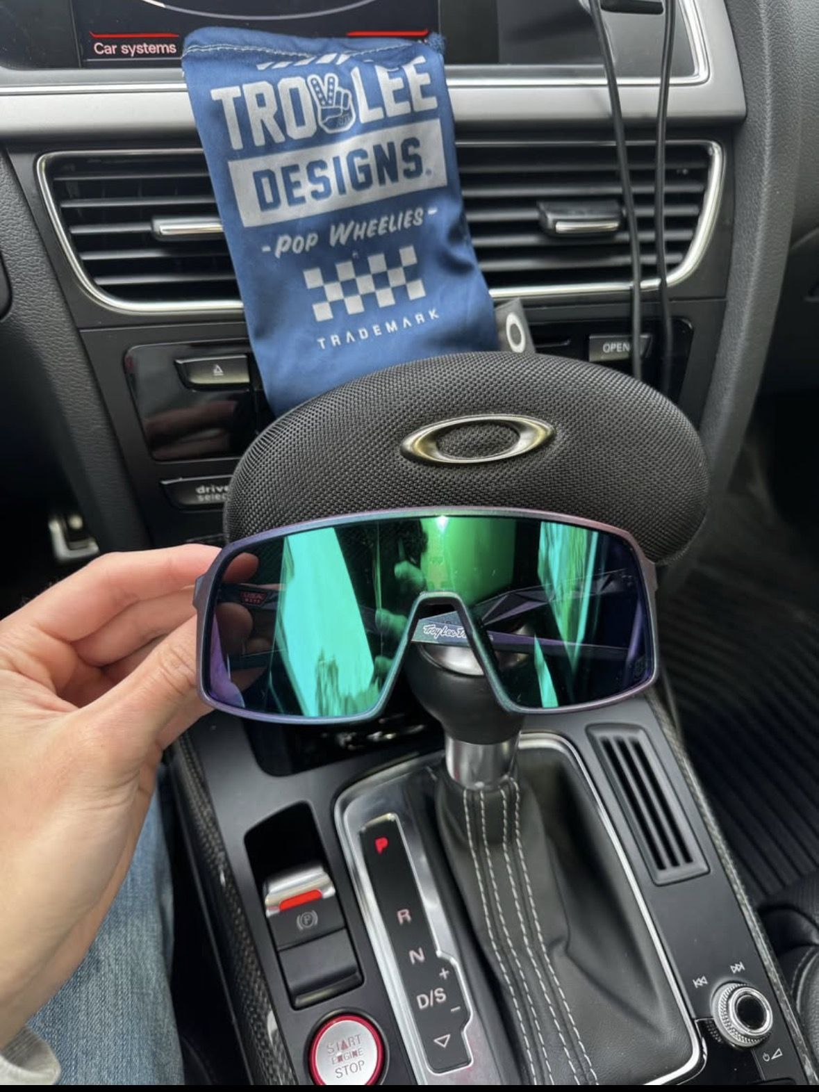 Oakley Sutro Troy Lee Designs