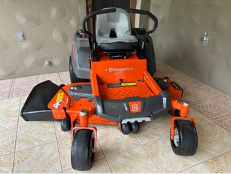 HUSQVARNA ZERO TURN MOWER, Z 254F WITH A KAWASAKI ENGINE. ONLY 54 HOURS OF USE , NEW SET OF BLADES , $$ 2,900 IN CASH , PRICE IS FIRM