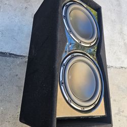 12 Inch W6v2 Subwoofers In Exellent Condition 