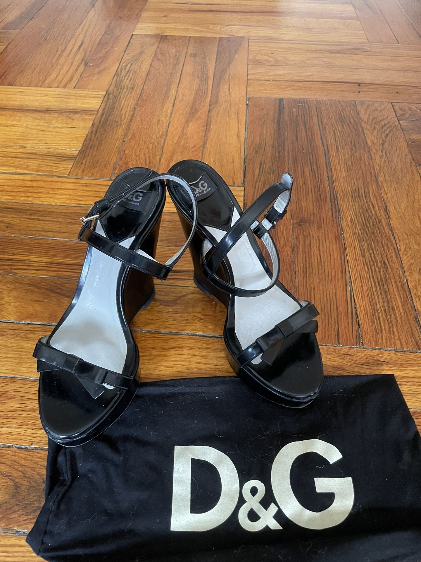 D&G WOMENS WEDGES SIZE 6