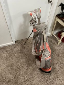 Women’s TOP FLITE Stand Bag with right handed clubs