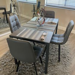 Contemporary Dining Table And 4 Chairs 