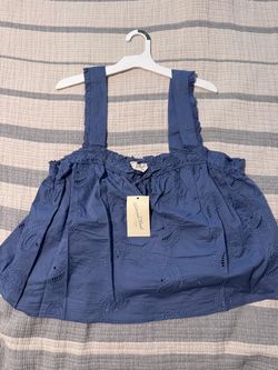 NEW -Woman’s cute top - cropped