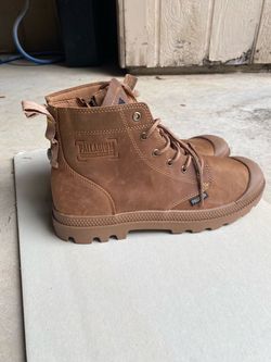 Palladium leather boots men's size 10, new with tags, side zip