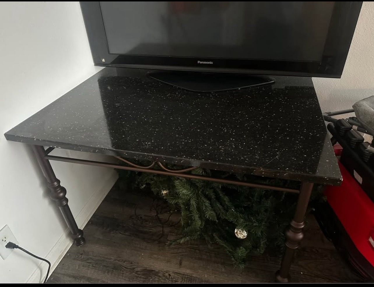 MOVING OUT NEED GONE (FREE)