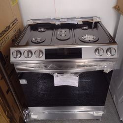 Brand new Samsung slide In range, delivery available!!!