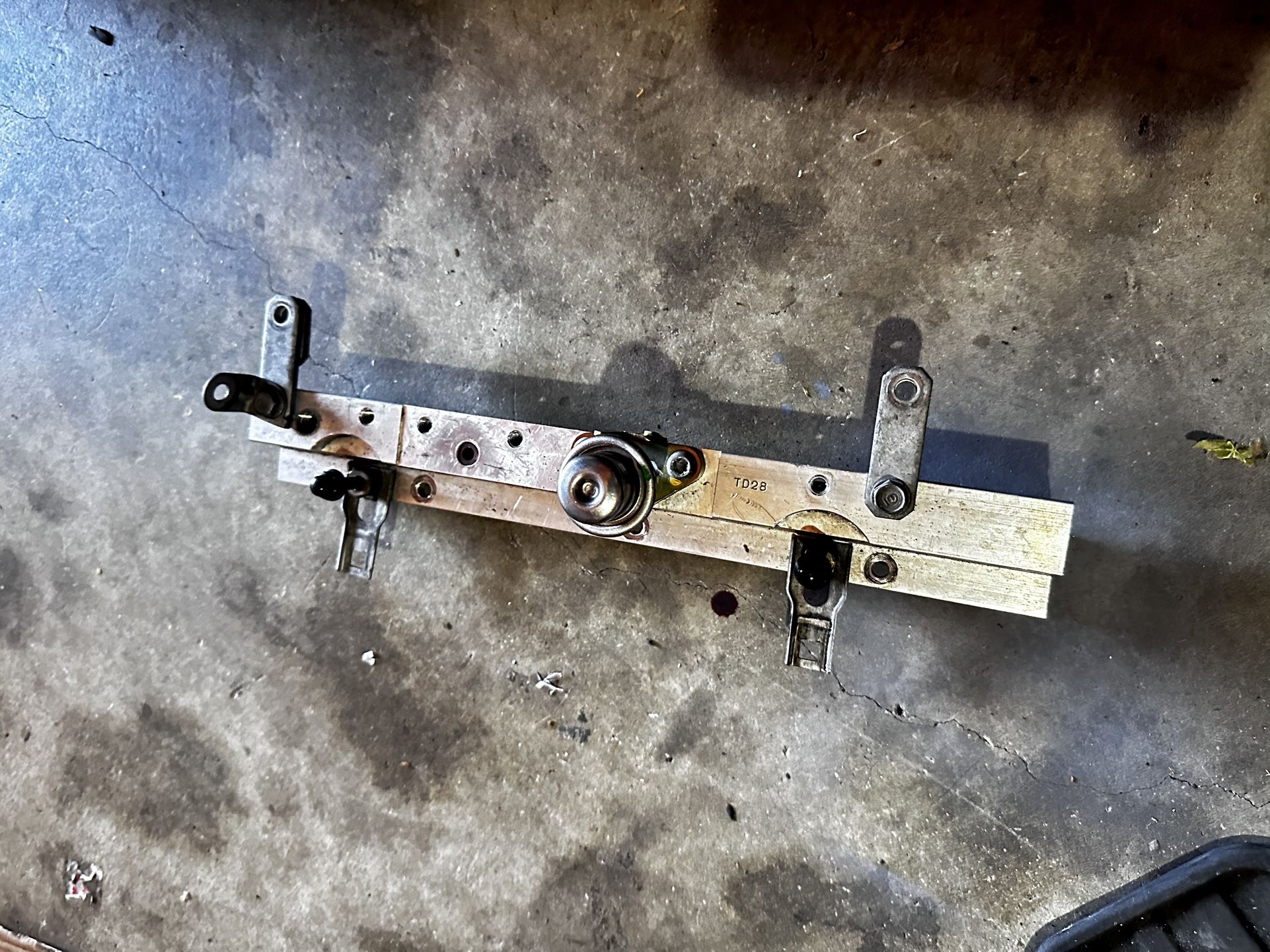 Fuel Rail for 2005 Honda S2000 (AP2)