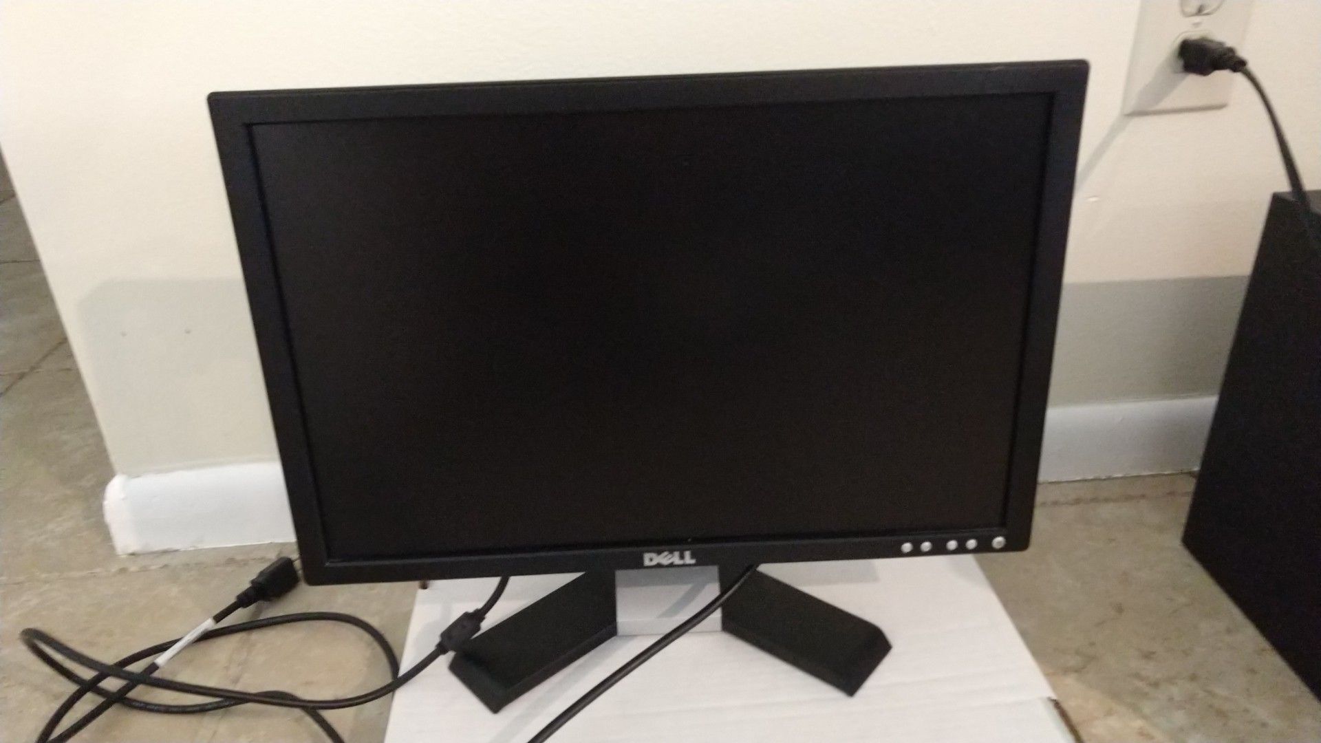 Dell 19 inch flat screen computer monitor