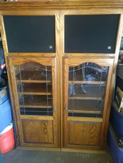 Beautiful oak cabinets.