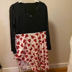 Women’s long sleeve dress size 3xl runs small 2X color Black, white, and red
