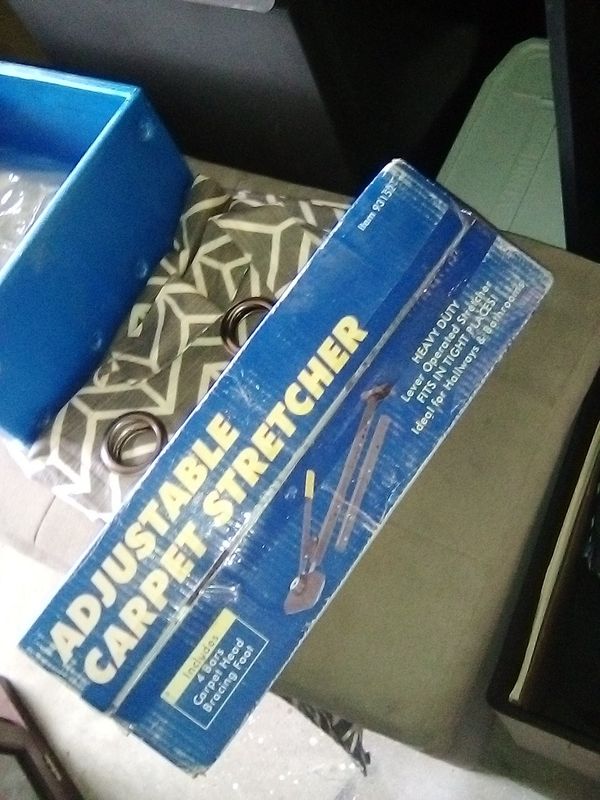 BRAND NEW HARBOR FREIGHT ADJUSTABLE CARPET STRETCHER ITEM #93152 for