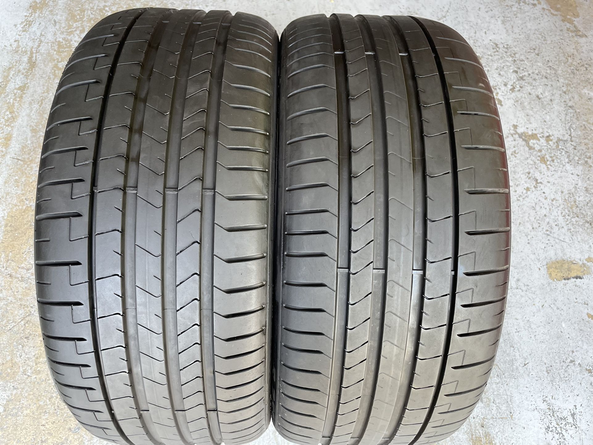 Two Tires 255/35/21 Pirelli P Zero PZ4 Like New With 85-90% Left Excellent Mercedes Tesla