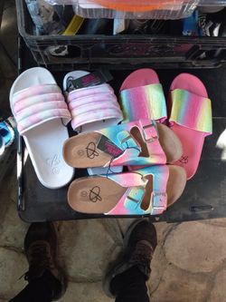Girl Sandals Sized 2 3
