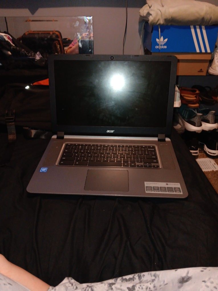 Chromebook With Bag, Headphones, Charger, And Mouse Included