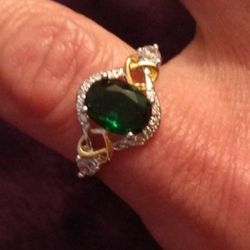 Oval-Cut GREEN ZIRCON Wedding Ring