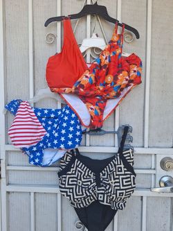 Bikinis  👙