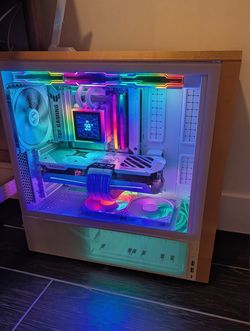 Custom White BTF Build. Ryzen 9800X3D, Radeon 9070 XT, 32GB DDR5, 2TB NVME SSD