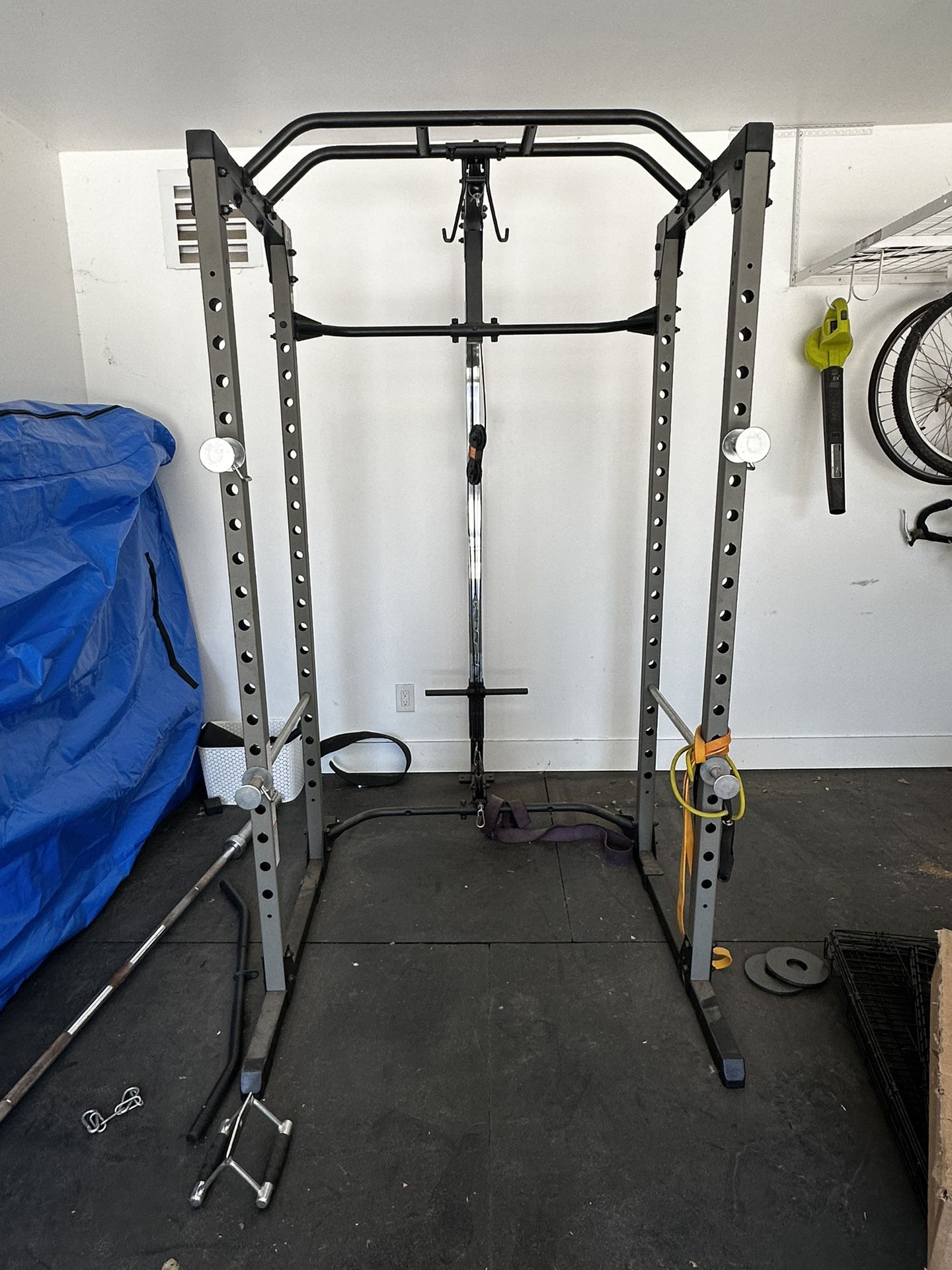 Squat rack with Pulley System