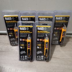 Klein Tools Dual Range Voltage Tester  Flashlight 