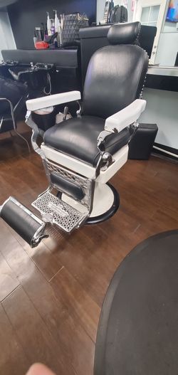 Vintage 1920s E. Barringuas Barber Chair