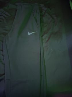 NIKE THERMA-FIT BLACK SWEATS