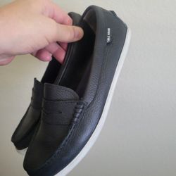 Womens SZ 8 Genuine leather cole.haan slipons 