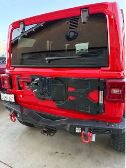 Jeep spare tire carrier